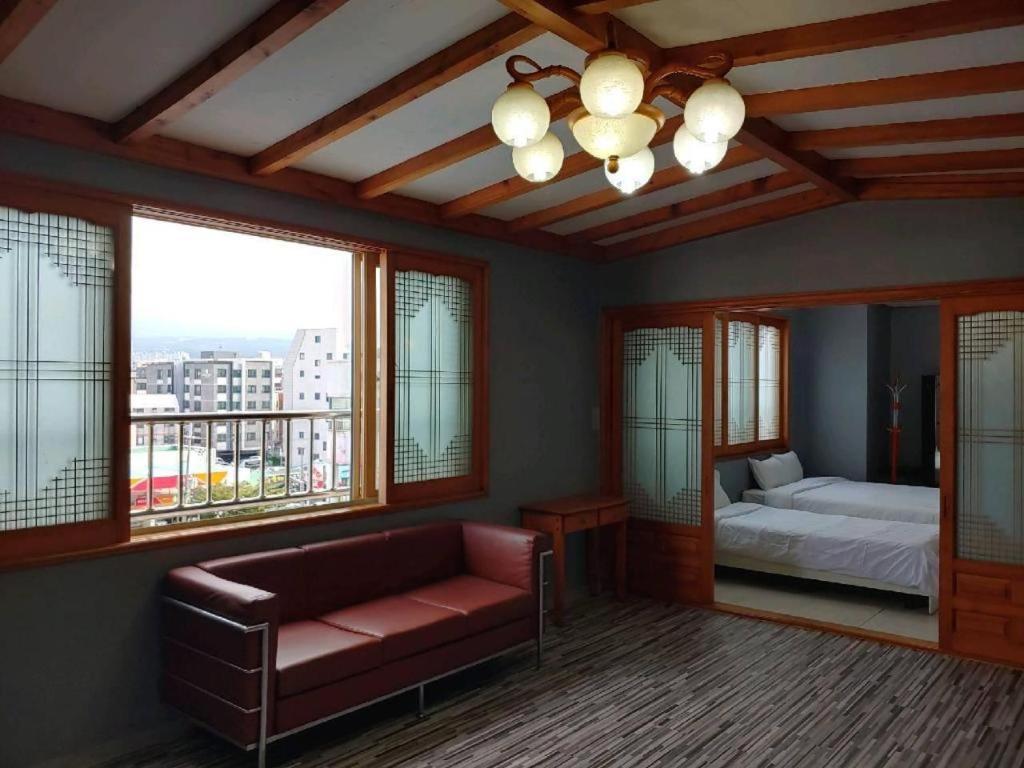Emerald Ace Hotel Jeju Eksteriør billede