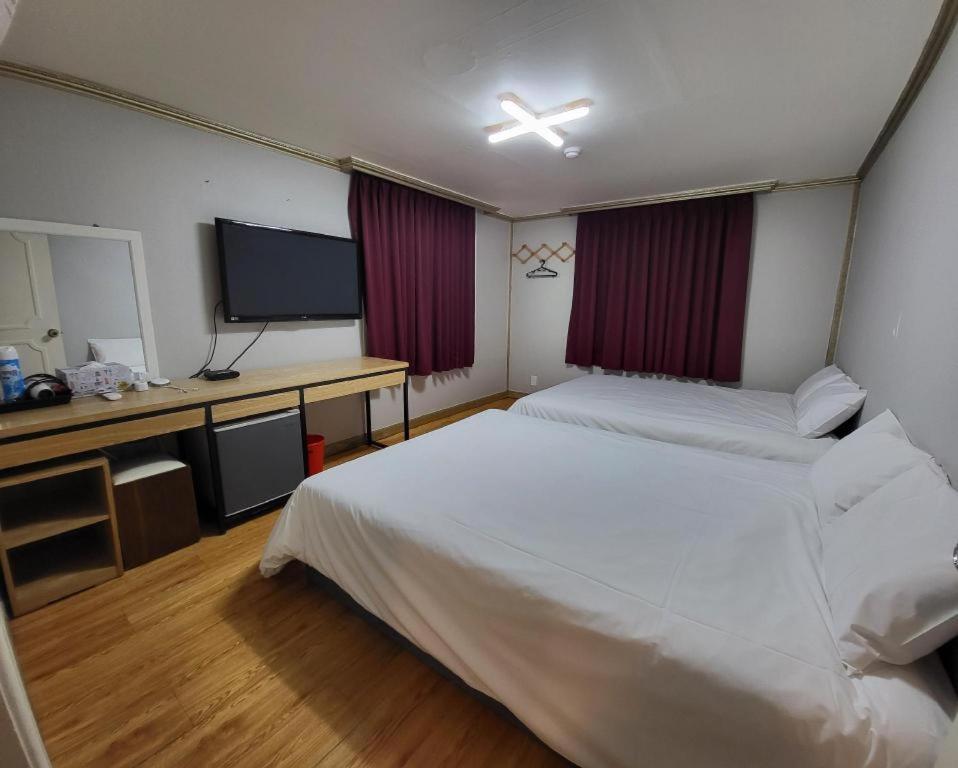 Emerald Ace Hotel Jeju Eksteriør billede
