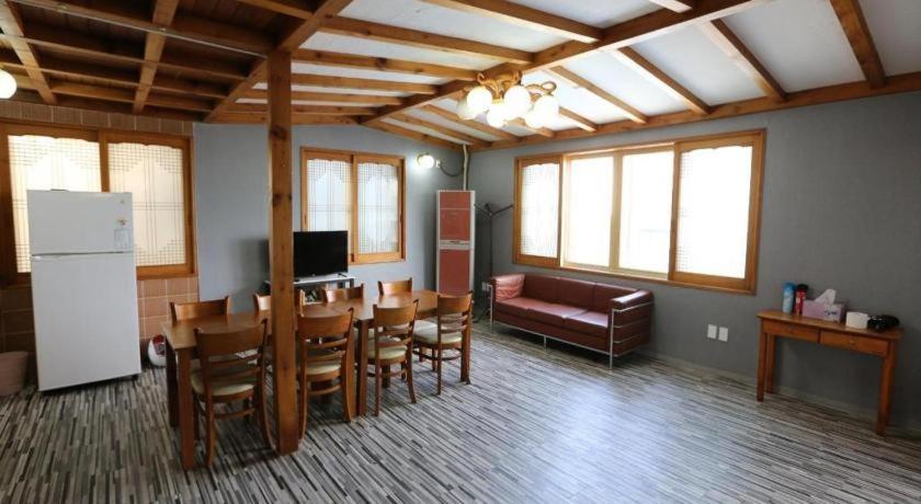Emerald Ace Hotel Jeju Eksteriør billede